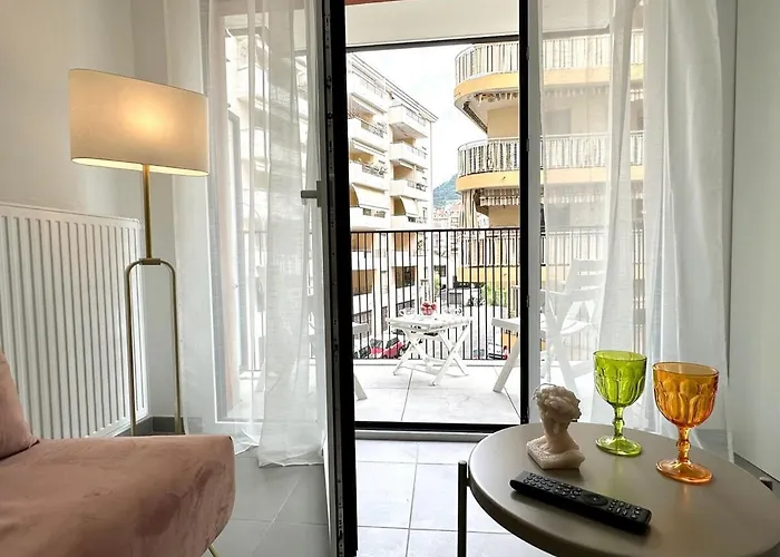 Port Of - With Balcony شقة نيس