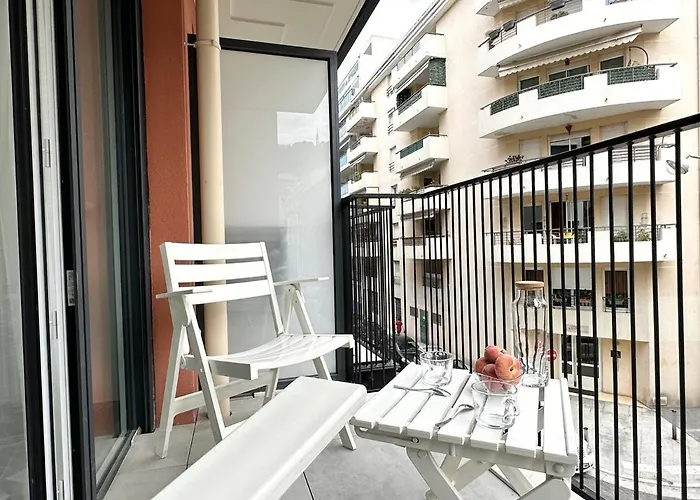 Port Of - With Balcony شقة نيس